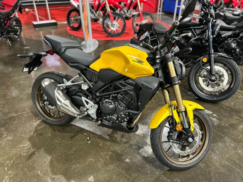 New 2025 Honda CB300R ABS Image 4