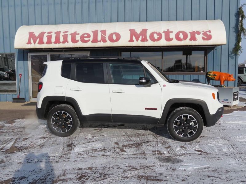 2023 Jeep Renegade Trailhawk 4x4 4dr SUVImage 1