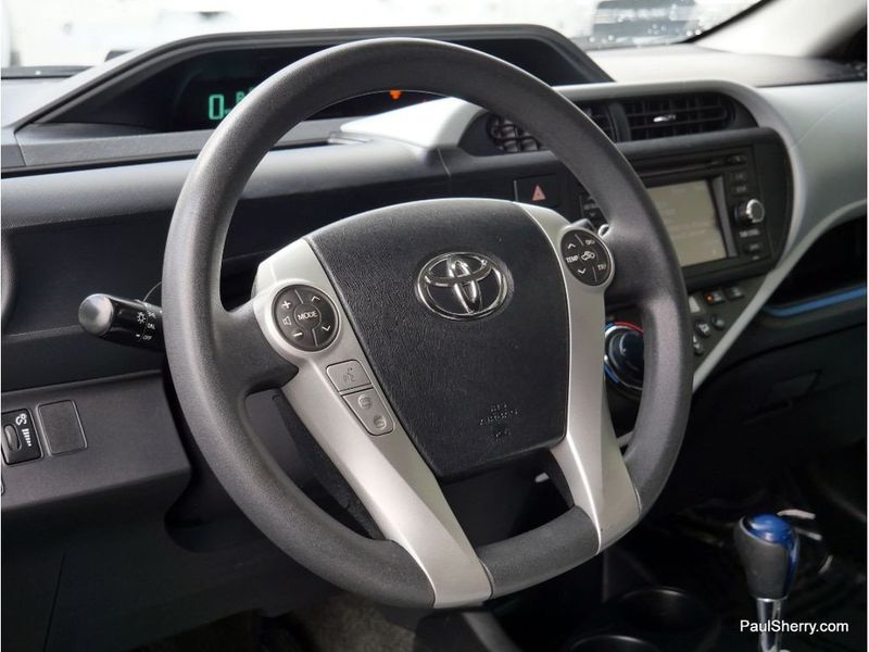 2012 Toyota Prius c ThreeImage 21