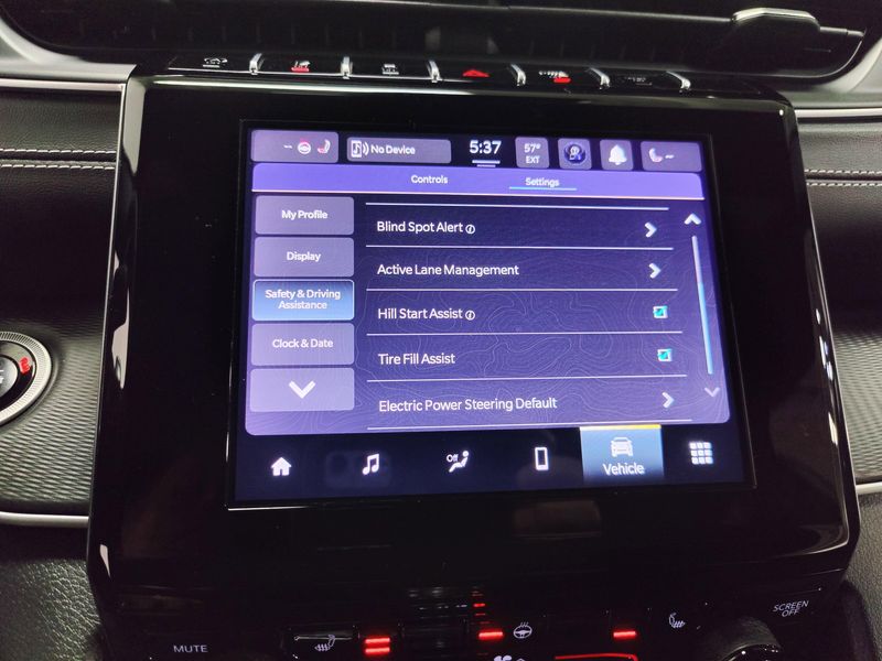 Used 2024 Jeep Grand Cherokee Laredo X Lux Tech V6 4x4Image 19