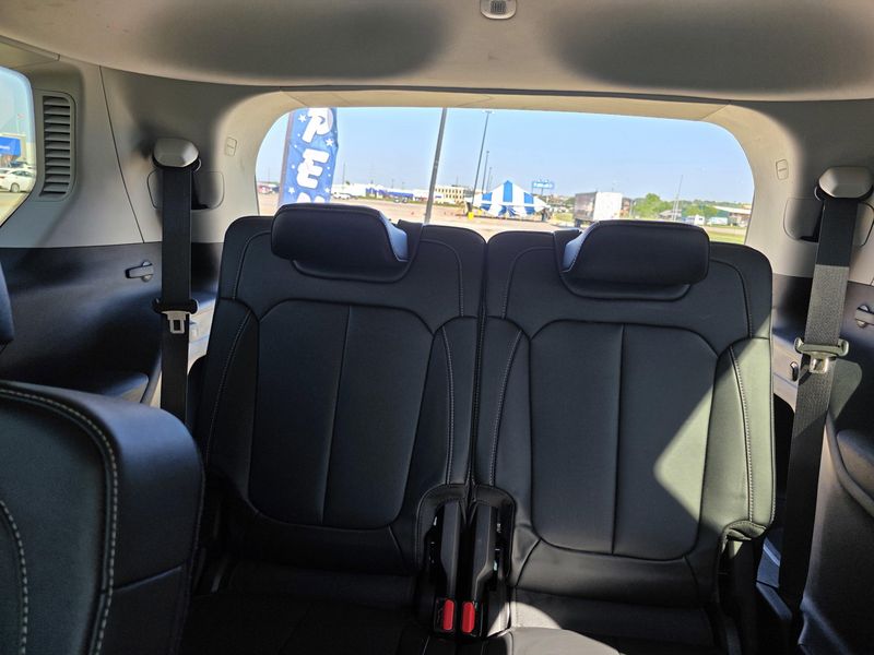 Used 2022 Jeep Grand Cherokee L LimitedImage 12