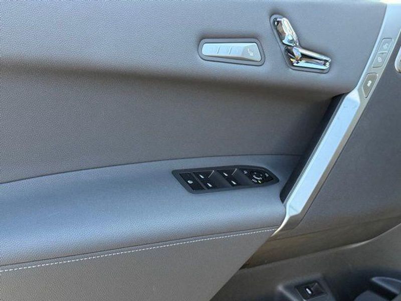 Used 2026 BMW iX xDrive60Image 19