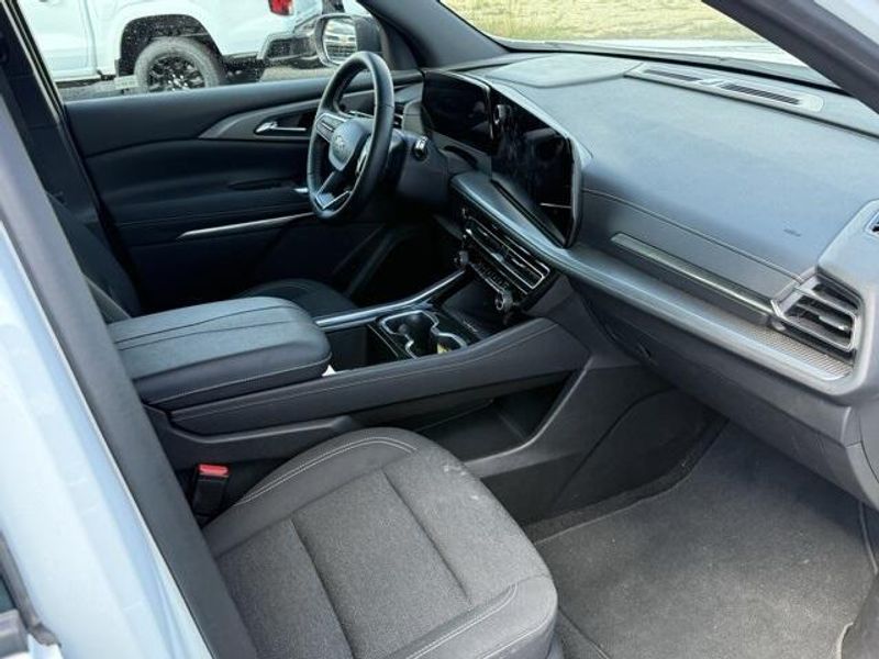2025 Chevrolet Traverse 1LT photo 3