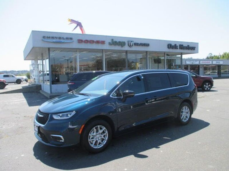 New 2025 Chrysler Pacifica SelectImage 1