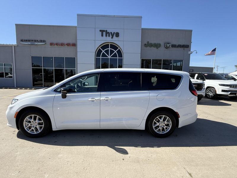 Used 2024 Chrysler Pacifica Touring LImage 30