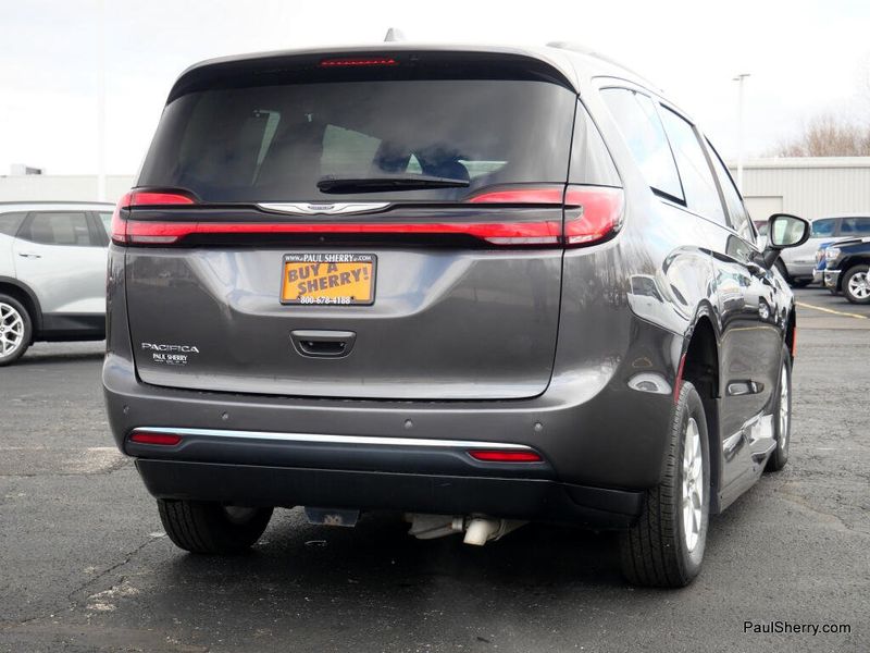 Used 2022 Chrysler Pacifica Touring L