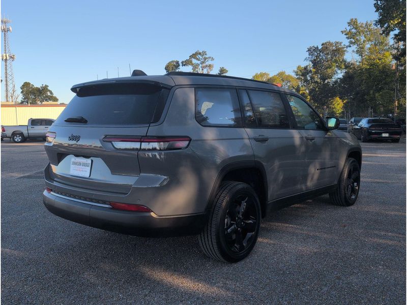 New 2027 Jeep Grand Cherokee L Limited 4x2Image 5