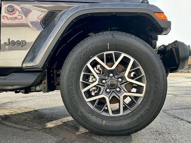 2025 Jeep Wrangler Unlimited Sahara photo 4