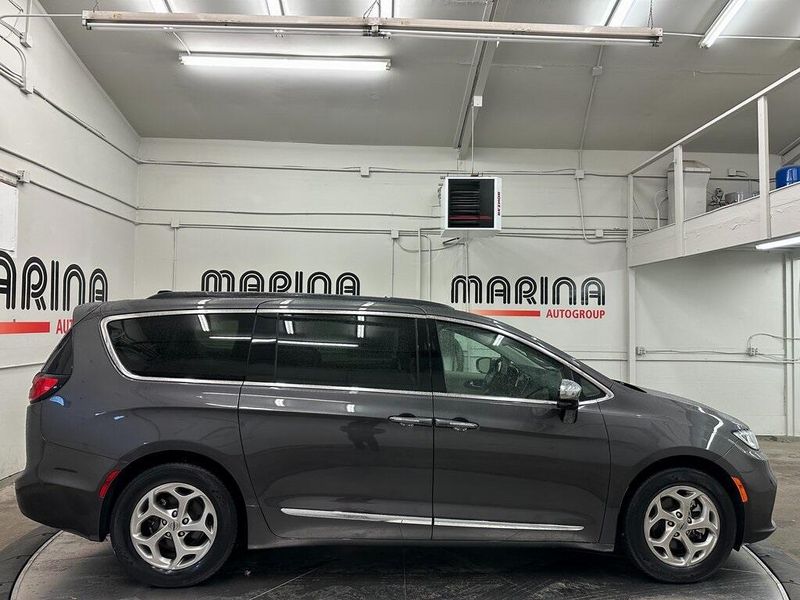 2023 Chrysler Pacifica LimitedImage 10