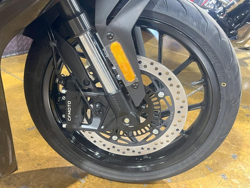 2025 CFMOTO 300SS Image 10