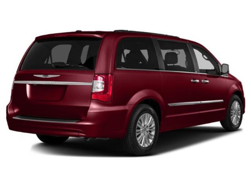 Used 2015 Chrysler Town & Country Image 3