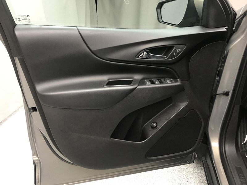 2018 Chevrolet Equinox LTImage 3