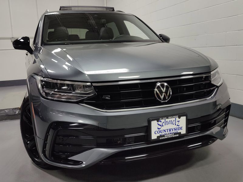 2024 Volkswagen Tiguan SE R-Line Black AWD w/SunroofImage 2