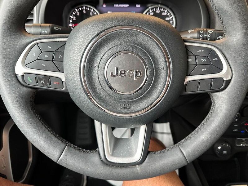 2021 Jeep Renegade LatitudeImage 3