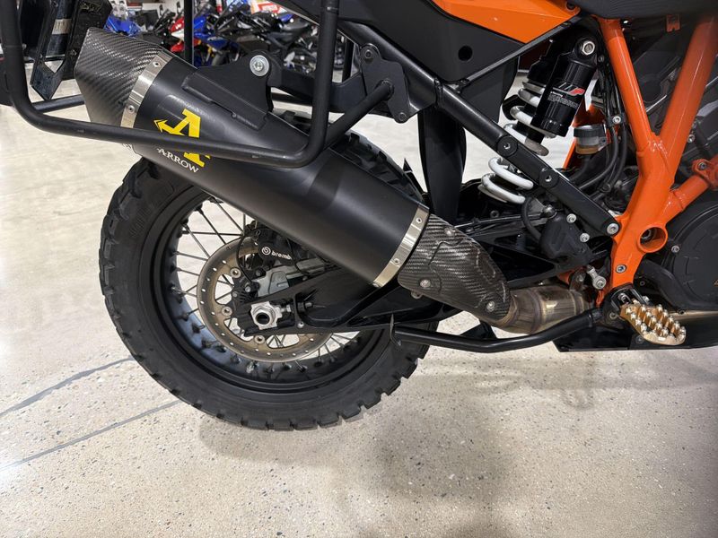 Used 2020 KTM 1290 SUPER ADVENTURE R  in a WHITE/ ORANGE exterior color. Victorville Del Amo Motorsports 760-241-7387 delamomotorsportsofvictorville.com 
