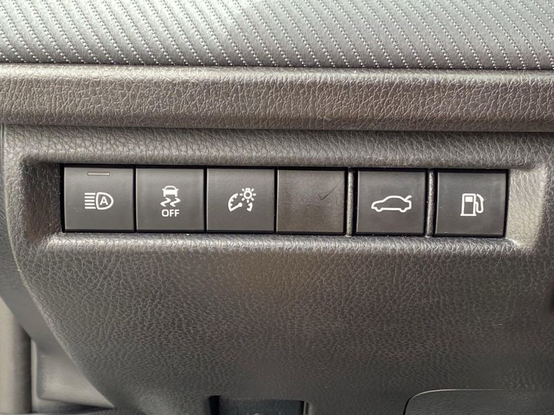 Used 2025 Toyota Camry SEImage 23