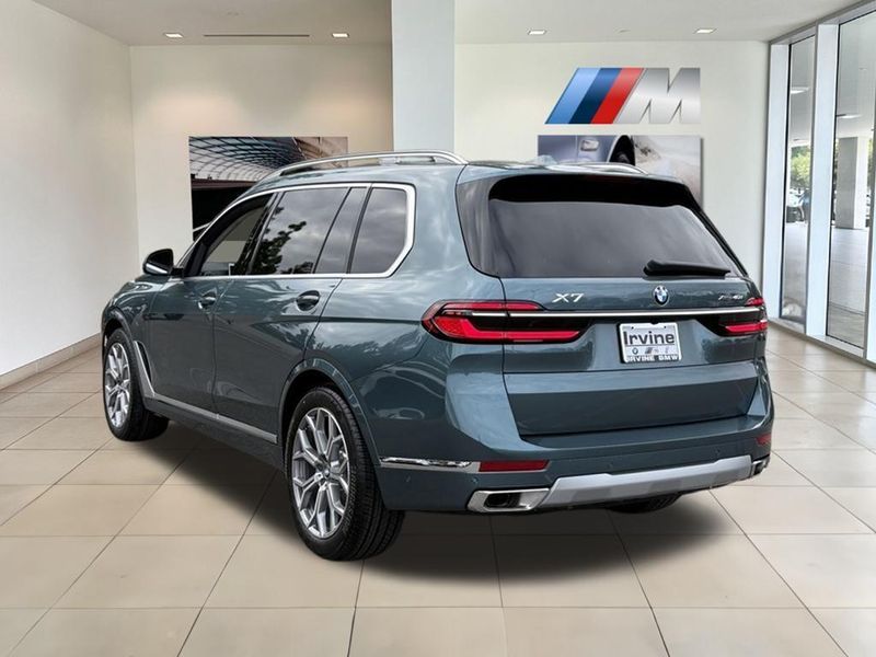 2025 BMW X7 xDrive40iImage 8