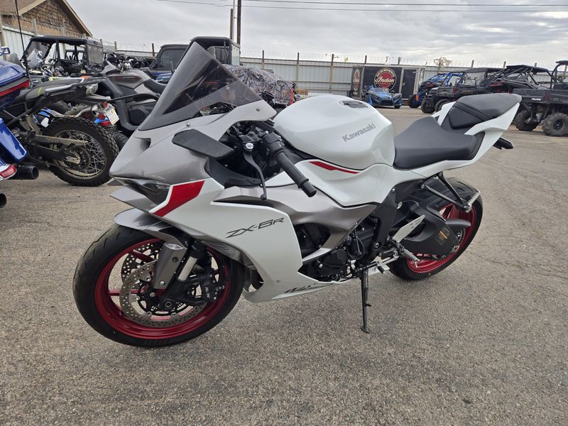 USED 2025 KAWASAKI NINJA ZX-6R BASE Image 3