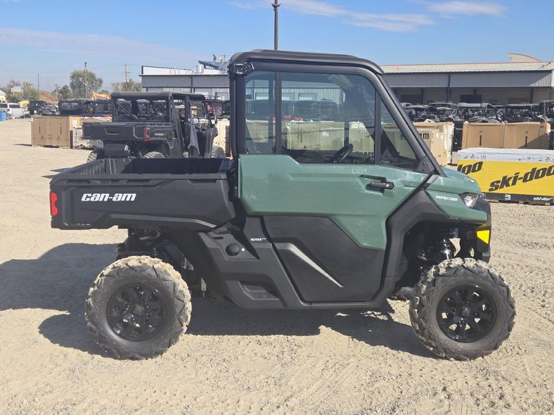New 2026 Can-Am DEF DPS CAB HD9 Image 5