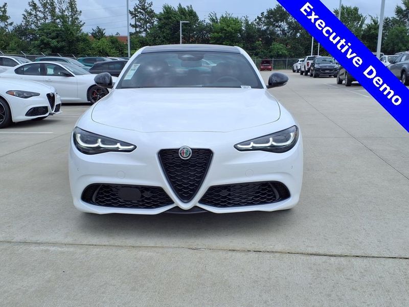 2025 Alfa Romeo Giulia VeloceImage 2