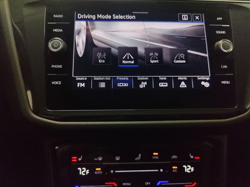 Used 2022 Volkswagen Tiguan SE AWD w/SunroofImage 23