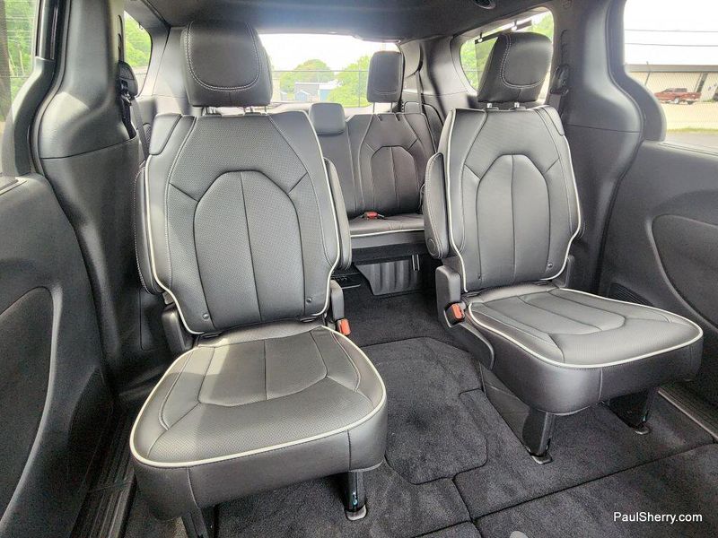 2025 Chrysler Pacifica LimitedImage 43