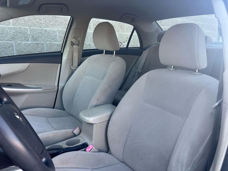 2011 Toyota Corolla L photo 4