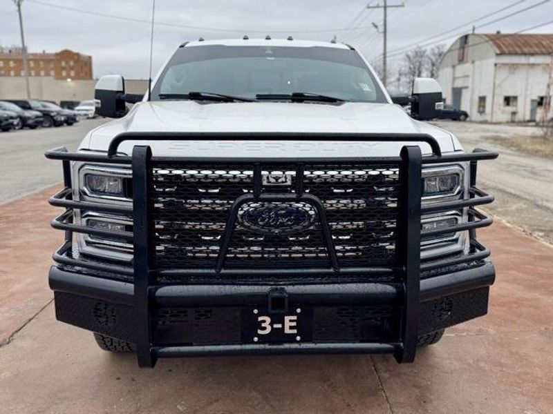 2023 Ford F-350 LariatImage 2