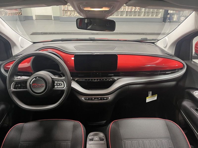 2024 Fiat 500e Inspi(red)Image 16