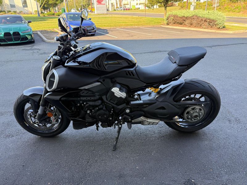 2023 Ducati Diavel V4Image 2