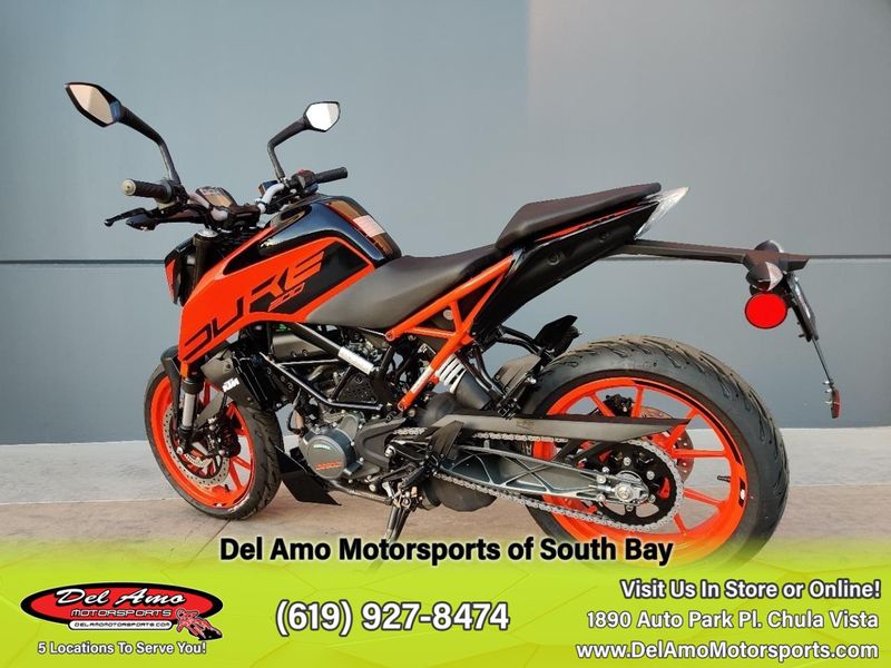 2023 KTM 200 DUKE  in a ORANGE exterior color. Del Amo Motorsports of South Bay (619) 547-1937 delamomotorsports.com 