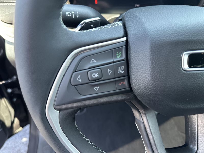 New 2025 Jeep Grand Cherokee L Limited 4x4Image 28