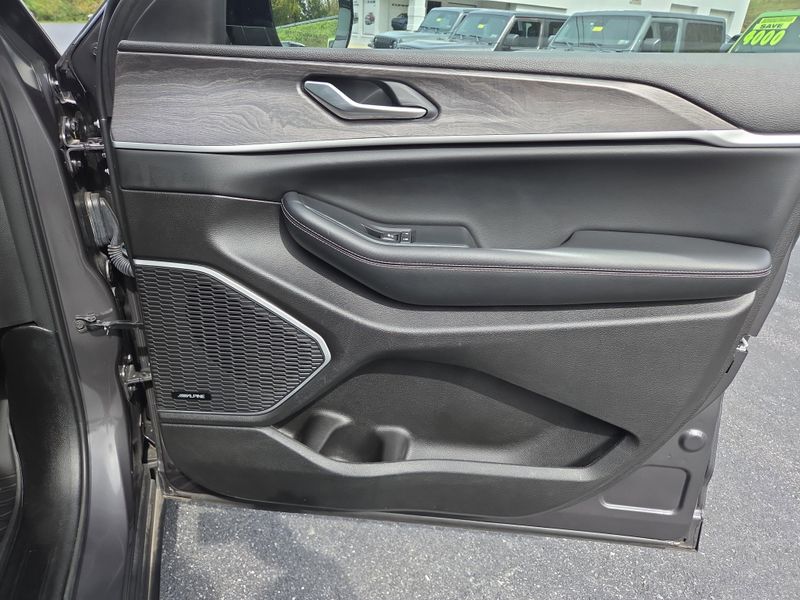 2023 Jeep Grand Cherokee Base photo 16