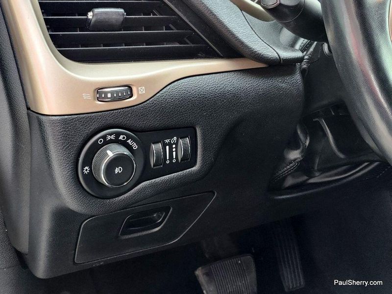 2016 Jeep Cherokee LimitedImage 19