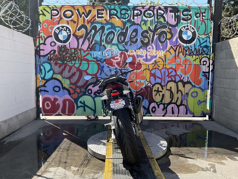 Used 2023 APRILIA Tuono V4 1100 Image 7