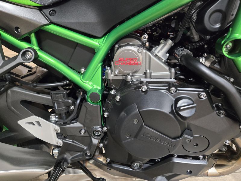 NEW 2026 KAWASAKI Z900 SE ABS Image 4