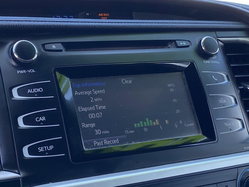 Used 2018 Toyota Highlander LEImage 19