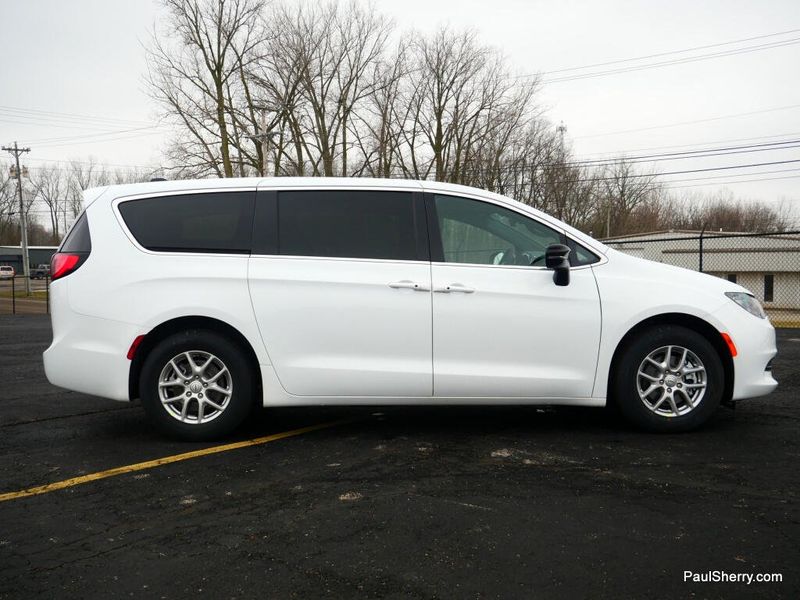 New 2026 Chrysler Voyager Lx