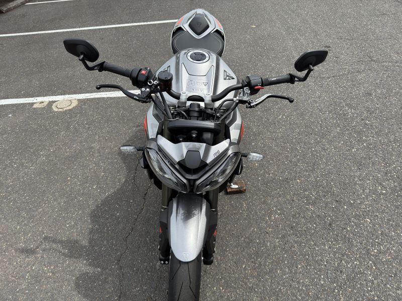 2025 Triumph Street Triple 765 RS - SILVER ICE 