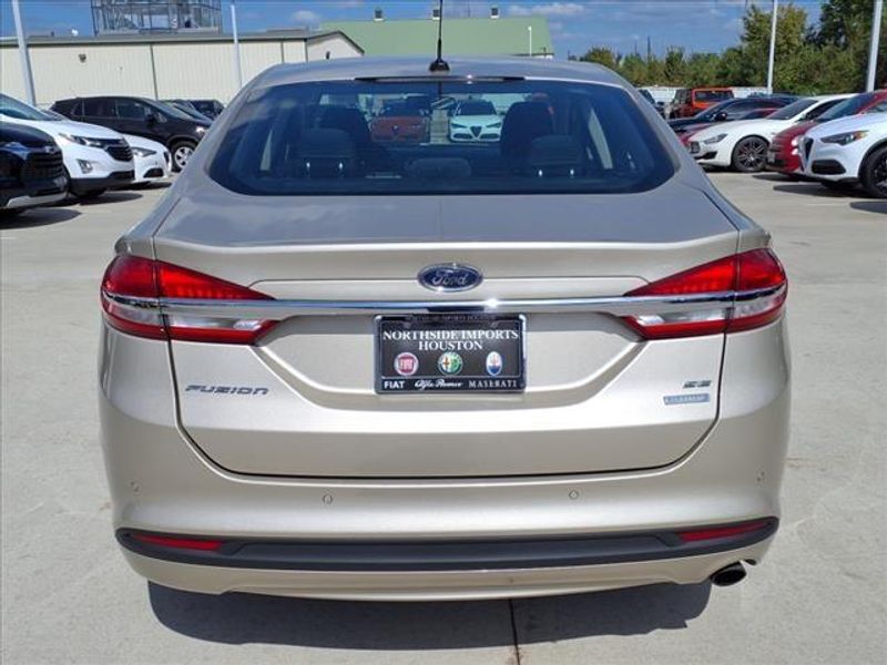 2018 Ford Fusion SEImage 12