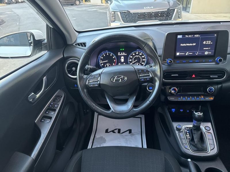 2022 Hyundai Kona SELImage 9