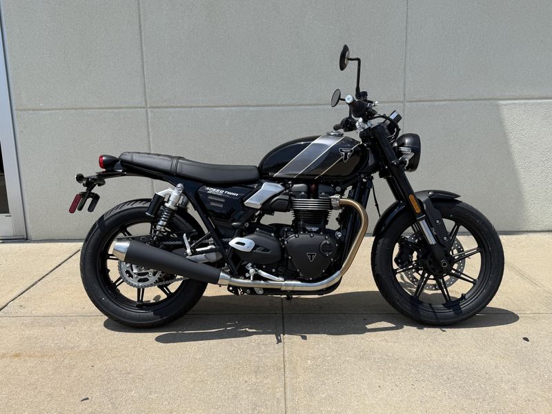 2025 Triumph SPEED TWIN 900Image 2
