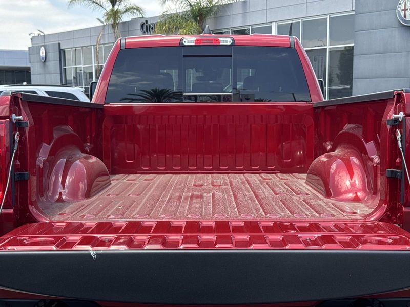 New 2026 RAM 1500 Laramie Crew Cab 4x4 6'4' Box