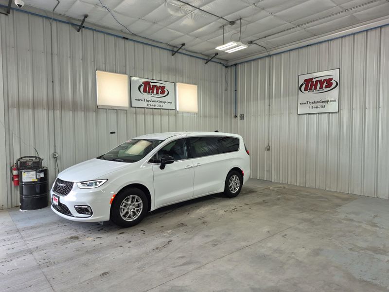 2025 Chrysler Pacifica SelectImage 22