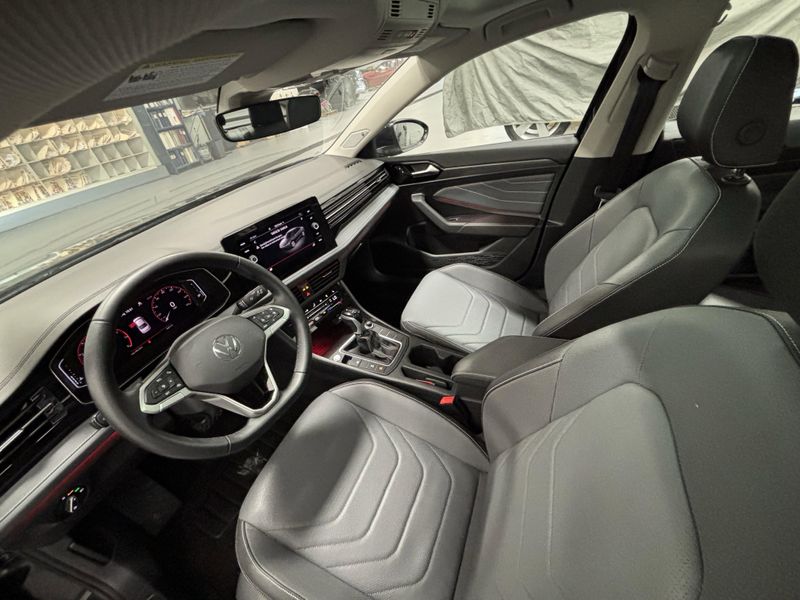 Used 2025 Volkswagen Jetta SELImage 5