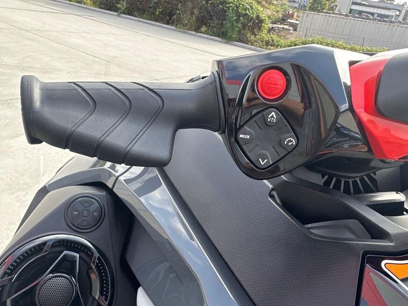 New 2025 Sea-Doo RXT-X 325 (SOUND SYSTEM) Image 7
