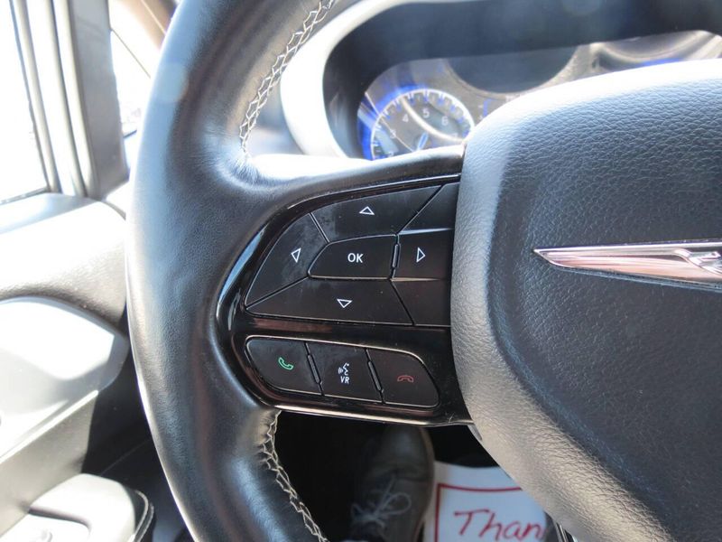 Used 2020 Chrysler Pacifica Touring 4dr Mini VanImage 15