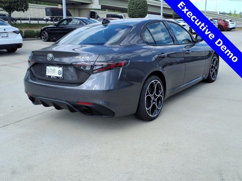 New 2025 Alfa Romeo Giulia AwdImage 7
