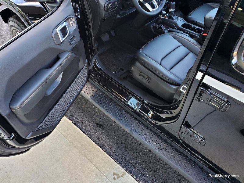 New 2026 Jeep Wrangler 4-door Sahara