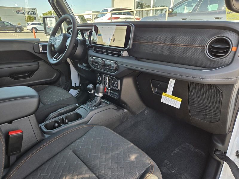 New 2026 Jeep Gladiator Mojave 4x4